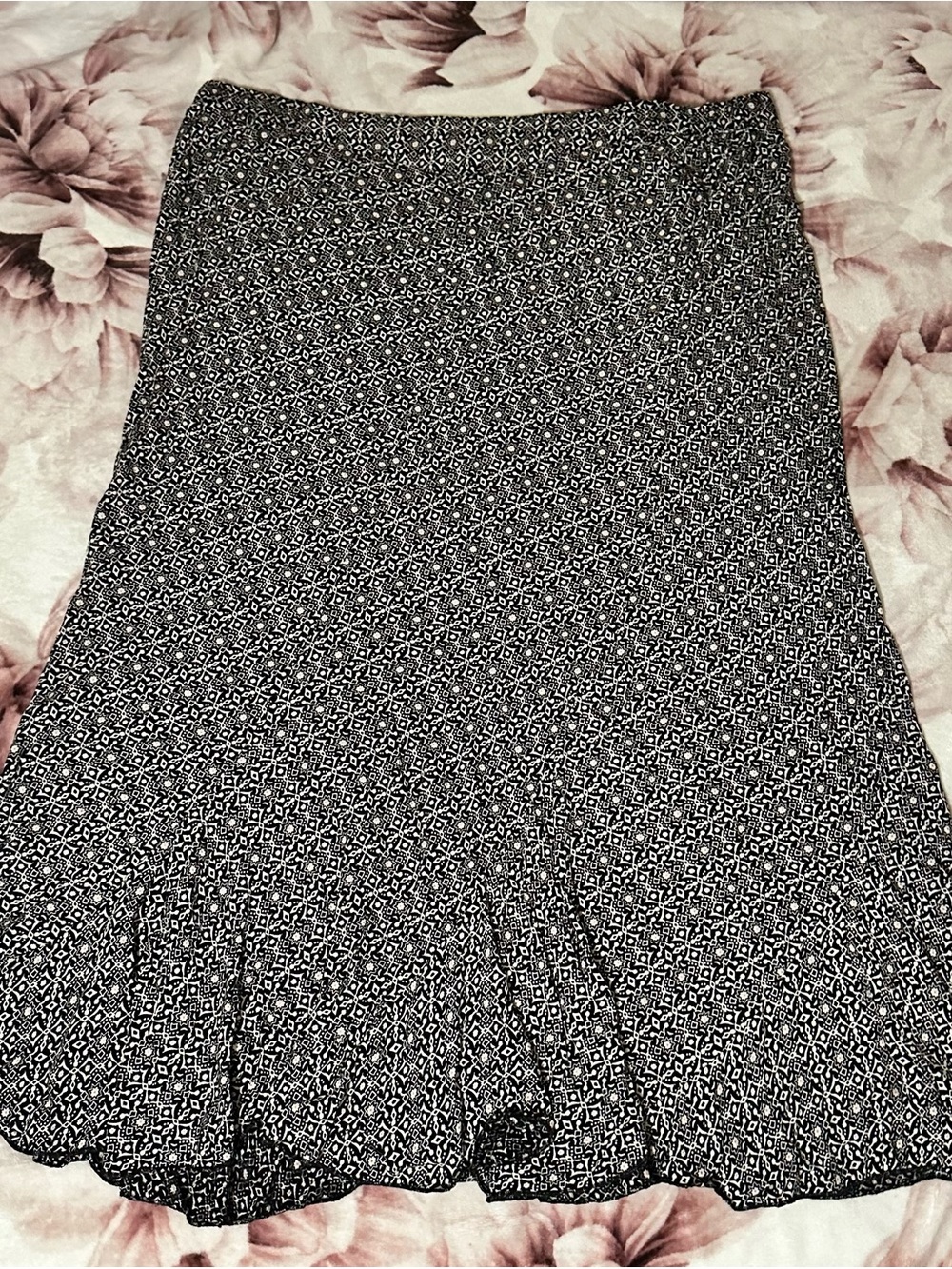 Basic Editions Black and White Geometric Ruffle-Hem Skirt